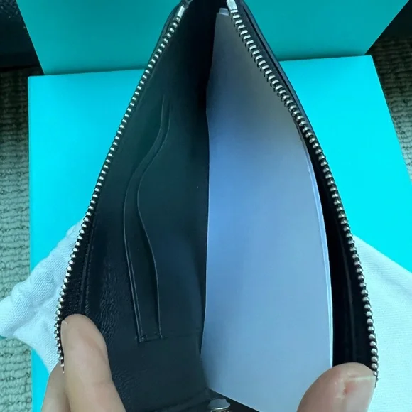 🔴NEW 🔴Authentic NEW TIFFANY & CO Black Leather Clutch 💙🔴 - Picture 3 of 8